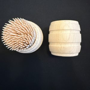 porte cure-dents en bois, porte cure-dents artisanal, objet en bois fait main, tournage sur bois, cadeau artisanal français, accessoire de table rustique